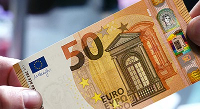 trova-a-terra-una-banconota-da-50-euro-e-la-porta-alla-finanza-Cronaca