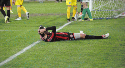 laser-scotch-e-4-album-di-figurine-lanciati-in-campo-multa-FoggiaCalcio