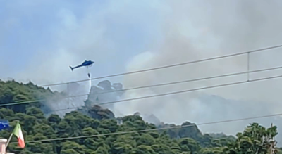 incendio pineta marzini elicottero