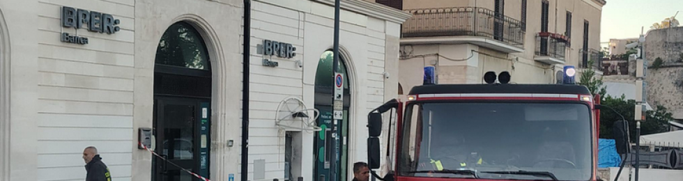 ..bomba bancomat manfredonia esplosione