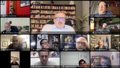 Emiliano incontro sindaci puglia